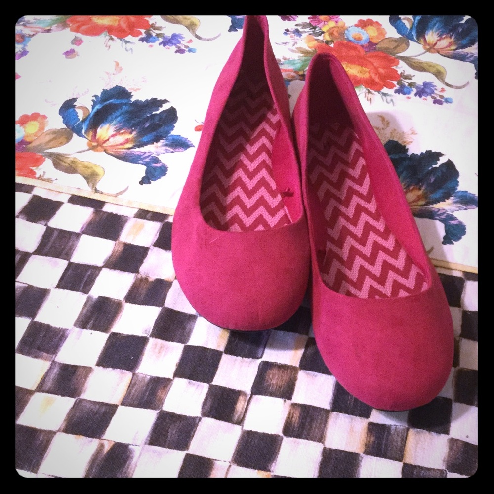 Cute magenta ballet flats